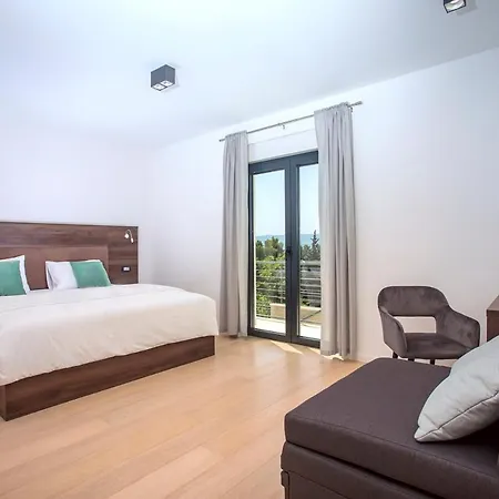 Sleeps 10 With Pool Air Con And Wifi Duće